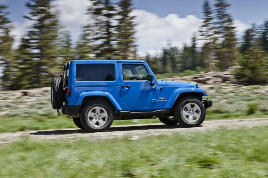  Jeep Wrangler Sahara 2012 года  (фото 5 из 15)